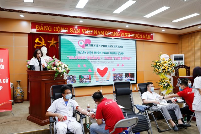 TS. BS. Nguyễn Thị Thu Hà – Phó giám đốc bệnh viện, Chủ tịch công đoàn Bệnh viện Phụ Sản Hà Nội phát biểu tại chương trình (Ảnh: Tuấn Anh)