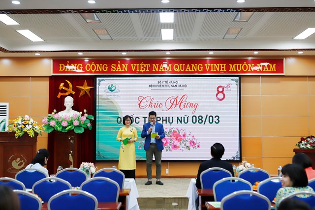 Buổi lễ kỷ niệm ngày Quốc tế Phụ nữ 8/3 tại Bệnh viện Phụ Sản Hà Nội (Ảnh: Tuấn Anh)