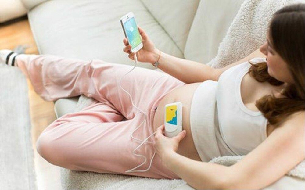 Khi mang thai không nên sử dụng điện thoại quá lâu